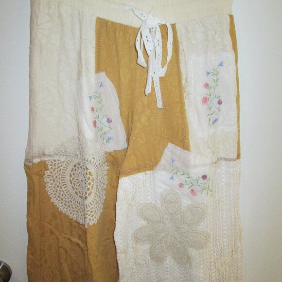 🎶🕊️POL Vintage-Inspired Patchwork Cotton Pants – Boho Lace & Embroidery Detail - Picture 14 of 15